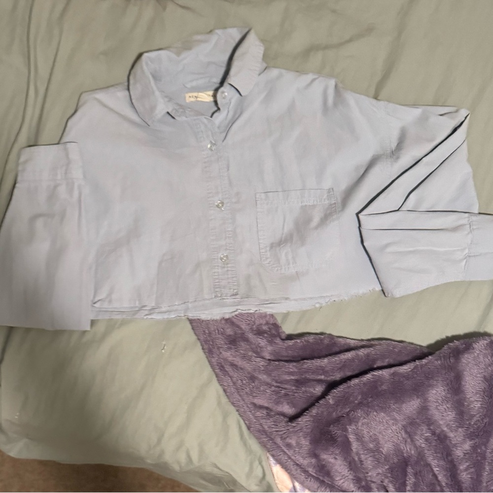 Blue cropped button up long sleeve shirt